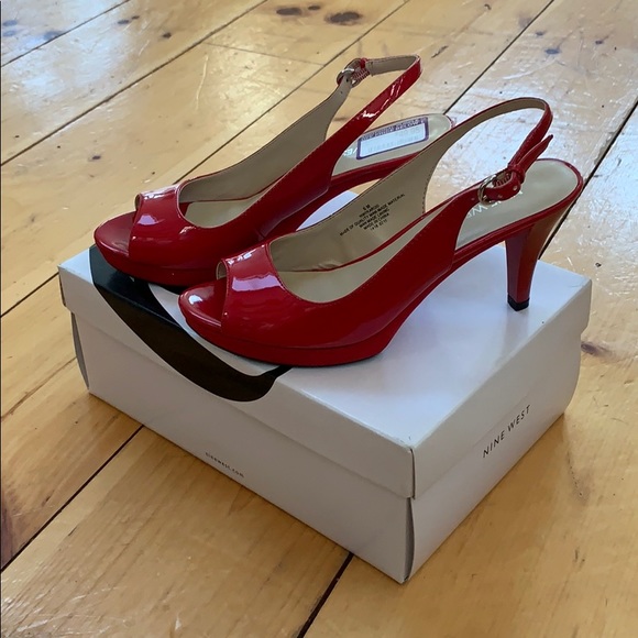 Red strap pump (unworn) - Picture 2 of 3